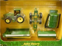 Ertl John Deere Tractor/Implements