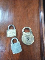 3 locks no keys