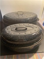 2 roasting pans