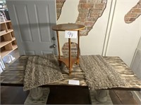 End Table & 2 Rugs
