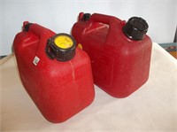 2 Gas cans (4.7 Litres)