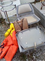2 Boat seats & 4 life jackets