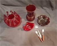 Nice red glassware unmarked except swan is fenton
