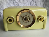 Crosley model 10-137 Bakelite radio