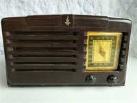 Emerson model DQ333 bakelite radio