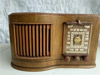 Sonora wood tabletop radio model RCU-208