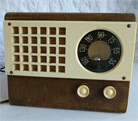 1946 Emerson wood case radio model 510