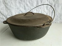 12 Cast Iron dutch oven with lid