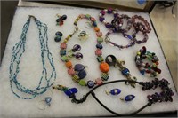 SELECTION OF COLORFUL COSTUME JEWELRY