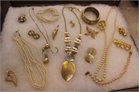 SELECTION OF GOLD COLORED COSTUME JEWLERY