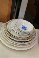 SELECTION OF HAND PAINTED PLATES AND MORE