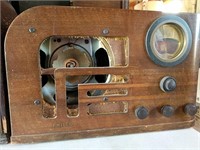Philco wood case radio model 38-9