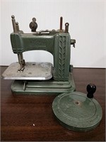 Betsy Ross mini hand crank sewing machine