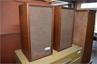 Pair Vintage Realistic Speakers