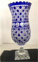 BEAUTIFUL LEAD CRYSTAL CUT TO CLEAR FOOTED VASE