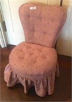 PRETTY VANITY CHAIR 31"T, 14"FTS