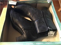 8 1/2 Ladies leather zip up boots. Do not appear