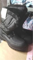 Ladies winter boots size 8 wide