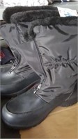 Ladies winter boots size 7 wide