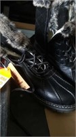 Ladies winter boots size 6