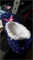 Girls slippers size 2 /3