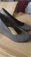 Ladies size 8 wedge shoes