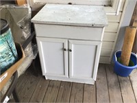 White wood cabinet 32”H x 25”W x 19.5”D