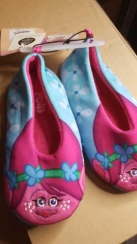   Calgary New Family Footwear & Clothing Auction Sat Oct 24t