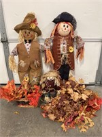 Scarecrows & Leaf Decor