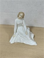 Royal Doulton Figurine Across the Miles HN3934