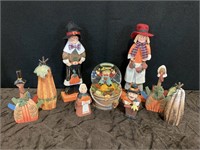 Pilgrims, Pumpkins & Scarecrow Globe