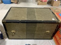 Vintage Toy Trunk With 1 Insert