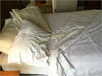 queen bedding pillows, sheets shams bedspread