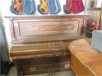 Upright piano