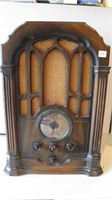 LARGE RCA VICTOR CATHEDRAL STYLE RADIO