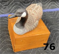 CANADIAN GOOSE FIGURINE MOUNTED ON BOX