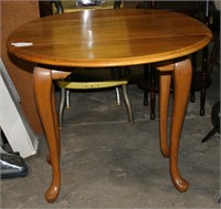 DROP LEAF STYLE SIDE TABLE