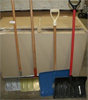 4 SNOW SHOVELS