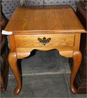 BROYHILL WOODEN END TABLE