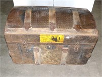 Hump Back Trunk 28 3/4" x 16 1/2" x 17 3/4"