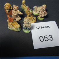 8 WADE TEA FIGURES