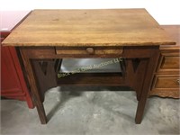 Single drawer writing desk