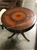 Round Duncan Phyfe style table
