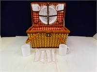 Woven picnic basket