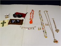 Assorted jewelry/sunglasses