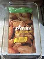 1 1/2 quart Pyrex baking dish with original label