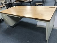 Large metal desk (2026)