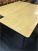 2 Adjustable tables