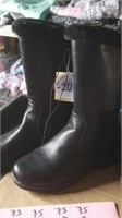 Ladies winter boots size 5