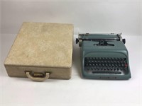 Olivetti - Underwood Typewriter & Case